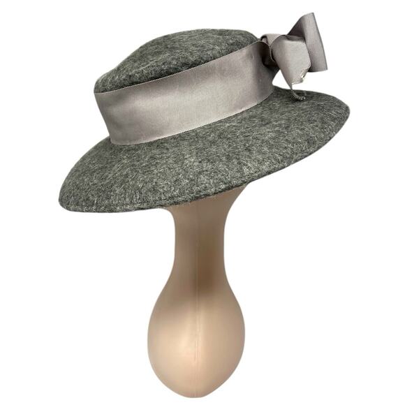 1960s Gray Wool Halo Hat Back Bow Faux Pearl Hat Pin Jackie O Mid Century main image 8
